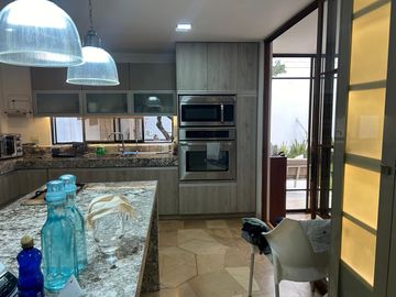 Vendo casa totalmente amoblada de 5 dormitorios en Ceibos Norte