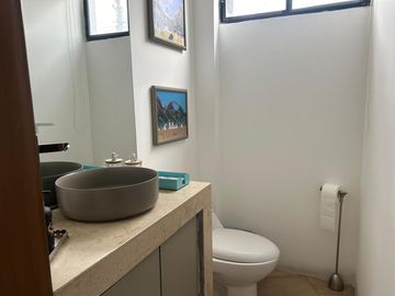 Vendo casa totalmente amoblada de 5 dormitorios en Ceibos Norte