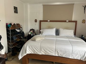 Vendo casa totalmente amoblada de 5 dormitorios en Ceibos Norte