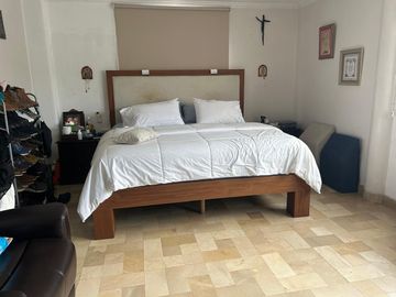 Vendo casa totalmente amoblada de 5 dormitorios en Ceibos Norte