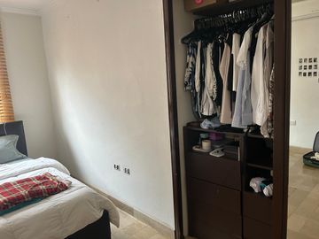Vendo casa totalmente amoblada de 5 dormitorios en Ceibos Norte