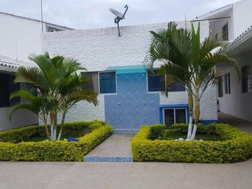 Vendo casa amoblada en Tonsupa, en conjunto residencial Meditarránea, de 3 dormitorios