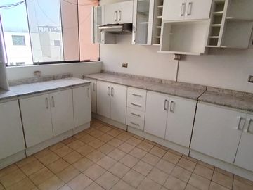 Av. Javier Prado Este N° 6680