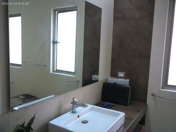 CLUB CUICACALLI, BELLA CASA MODERNISTA, EXCELENTE ESTADO