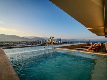 Departamento de entrega inmediata, Marina Vallarta, piso 8