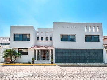 CASA EN VENTA EN ZONA CAMINO REAL Y ZAVALETA.