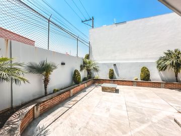 CASA EN VENTA EN ZONA CAMINO REAL Y ZAVALETA.