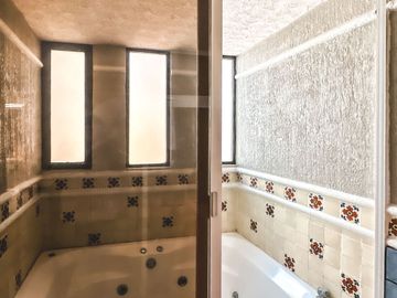 CASA EN VENTA EN ZONA CAMINO REAL Y ZAVALETA.