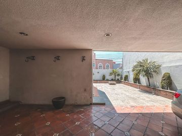 CASA EN VENTA EN ZONA CAMINO REAL Y ZAVALETA.