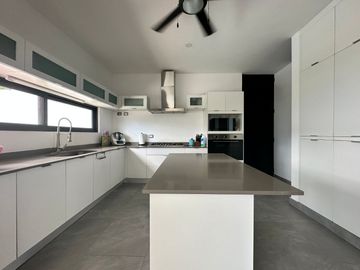 Casa en venta en fraccionamiento de lujo ubicado en Conkal , Mérida Yucatán