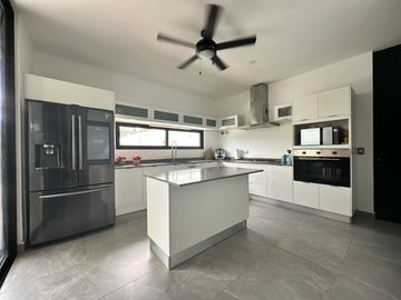Casa en venta en fraccionamiento de lujo ubicado en Conkal , Mérida Yucatán