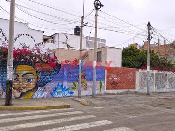 Se Vende Casa Como Terreno En Av. Ballestas Cedros De Villa Chorrillos
