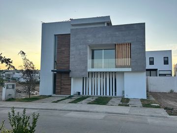 VENTA DE CASA EN LAGOS RESIDENCIAL PACHUCA HIDALGO