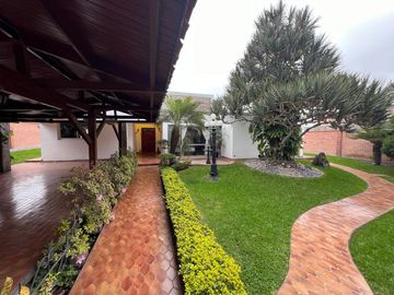 Venta De Hermosa Casa En Rinconada Del Lago - La Molina