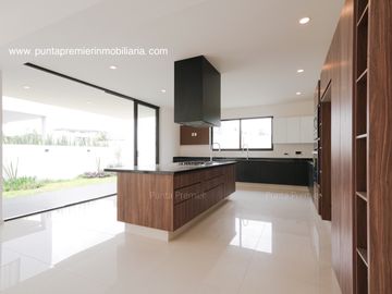 Residencia de Lujo en Venta en Puerta Las Lomas Zapopan Puerta de Hierro Andares