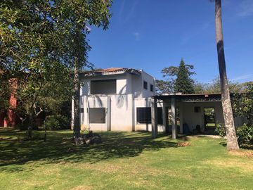 I3 Amplias Casas Nuevas Independientes en Puembo