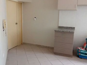 Vendo, Urb San Antonio. Moderno Departamento totalmente remodelado. Solo 3 departamentos, 1 por piso.