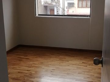 Vendo, Urb San Antonio. Moderno Departamento totalmente remodelado. Solo 3 departamentos, 1 por piso.