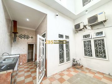 Dijual Rumah Siap Huni di Komplek Cemara Hijau Depan Taman, Medan