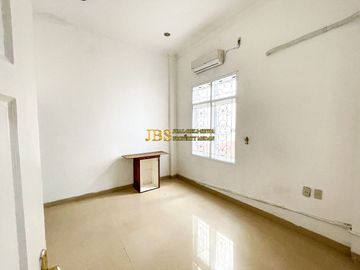 Dijual Rumah Siap Huni di Komplek Cemara Hijau Depan Taman, Medan