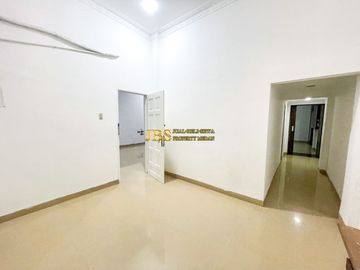 Dijual Rumah Siap Huni di Komplek Cemara Hijau Depan Taman, Medan