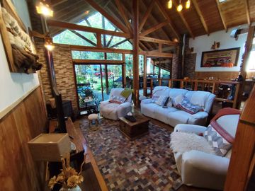 Hermosa Parcela con 4 cabañas, Caburgua, Pucon