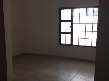 Excelente casa uso mixto. Ideal inversionistas!!!!!!!!