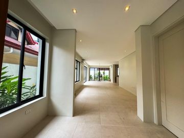 Spacious Modern Contemporary Single Attached for sale in BF Resorts Village, Las Piñas City