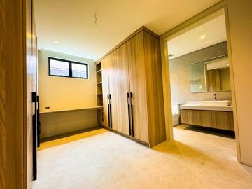 Spacious Modern Contemporary Single Attached for sale in BF Resorts Village, Las Piñas City
