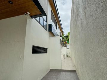 Spacious Modern Contemporary Single Attached for sale in BF Resorts Village, Las Piñas City