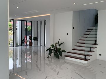 5 Bedroom Newly Renovated House & Lot for Sale in Vermont Park, Antipolo City
