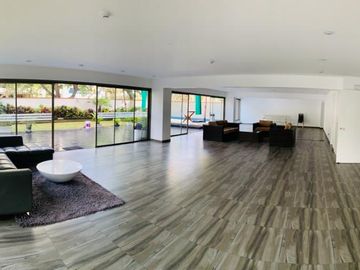 🏡 En Venta: Hermoso Departamento Dúplex en San Isidro 🌇