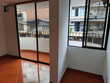 SE ARRIENDA APARTA ESTUDIO EN  LAURELES