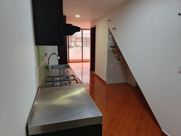 SE ARRIENDA APARTA ESTUDIO EN  LAURELES