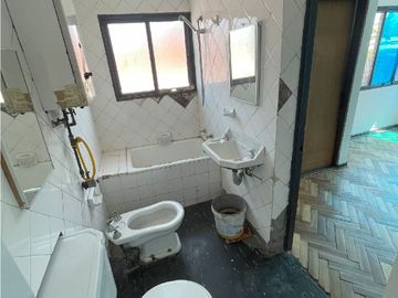 Sólida Casa Para Uso Residencial O Comercial