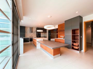 Casa en Venta de Lujo en Coto Pontevedra, Zona Dorada Zapopan