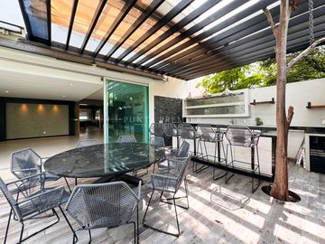 Casa en Venta de Lujo en Coto Pontevedra, Zona Dorada Zapopan