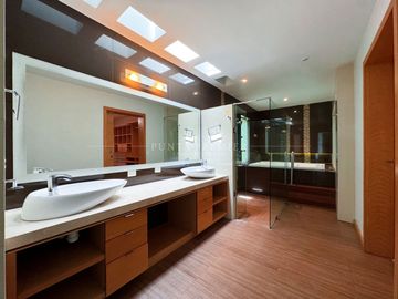 Casa en Venta de Lujo en Coto Pontevedra, Zona Dorada Zapopan