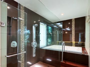 Casa en Venta de Lujo en Coto Pontevedra, Zona Dorada Zapopan