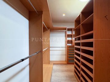 Casa en Venta de Lujo en Coto Pontevedra, Zona Dorada Zapopan