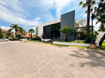 Casa en Venta de Lujo en Coto Pontevedra, Zona Dorada Zapopan