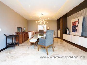 Casa en Venta Colomos Providencia de Lujo Cerca Andares 4 Recamaras Zapopan