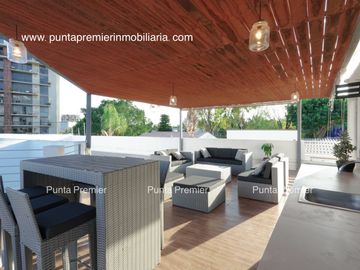 Casa en Venta Colomos Providencia de Lujo Cerca Andares 4 Recamaras Zapopan