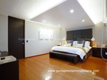 Casa en Venta Colomos Providencia de Lujo Cerca Andares 4 Recamaras Zapopan