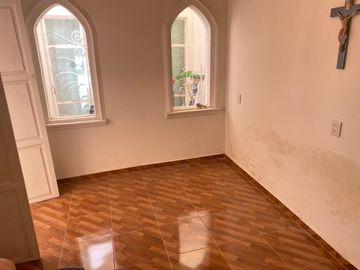 CASA EN VENTA EN ZONA CENTRO CALLE HERMANOS ALDAMA DE 5 RECAMARAS