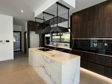 Residencia con IMPRESIONANTE jardín plano y espectacular vista Para Estrenar En Rancho San Juan