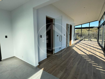 Residencia con IMPRESIONANTE jardín plano y espectacular vista Para Estrenar En Rancho San Juan