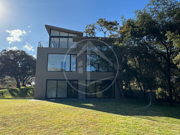 Residencia con IMPRESIONANTE jardín plano y espectacular vista Para Estrenar En Rancho San Juan