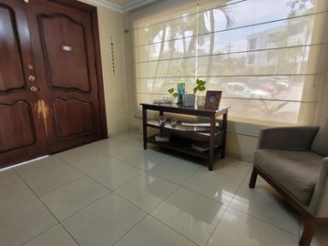 Casa en Venta, Portón Lomas - Urdesa, 3 Niveles, Ascensor, Norte Gye.