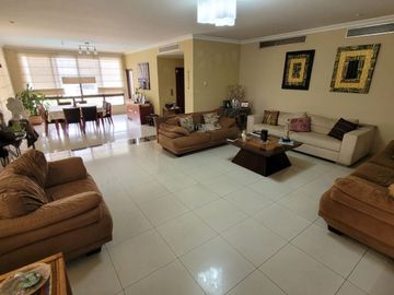 Casa en Venta, Portón Lomas - Urdesa, 3 Niveles, Ascensor, Norte Gye.